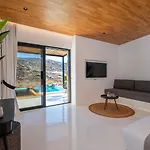 Black Ftelia (Mykonos)