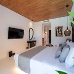 Hotel Black