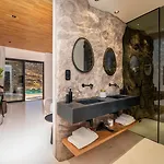 Black Hotel
