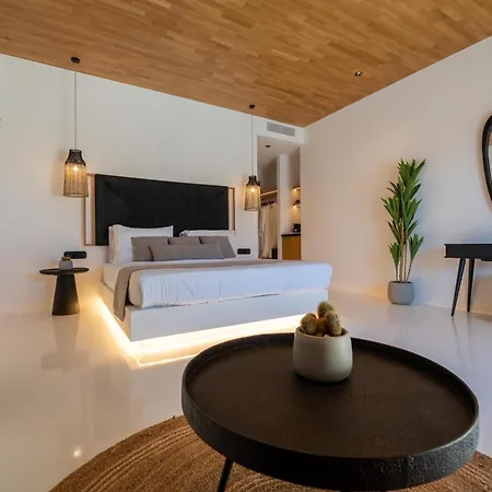 Black * Ftelia (Mykonos)